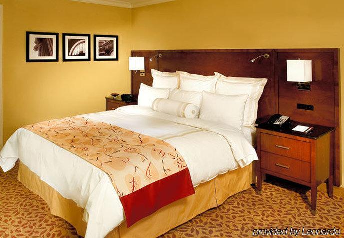 Holiday Inn Chesapeake Ngoại thất bức ảnh