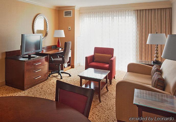 Holiday Inn Chesapeake Ngoại thất bức ảnh