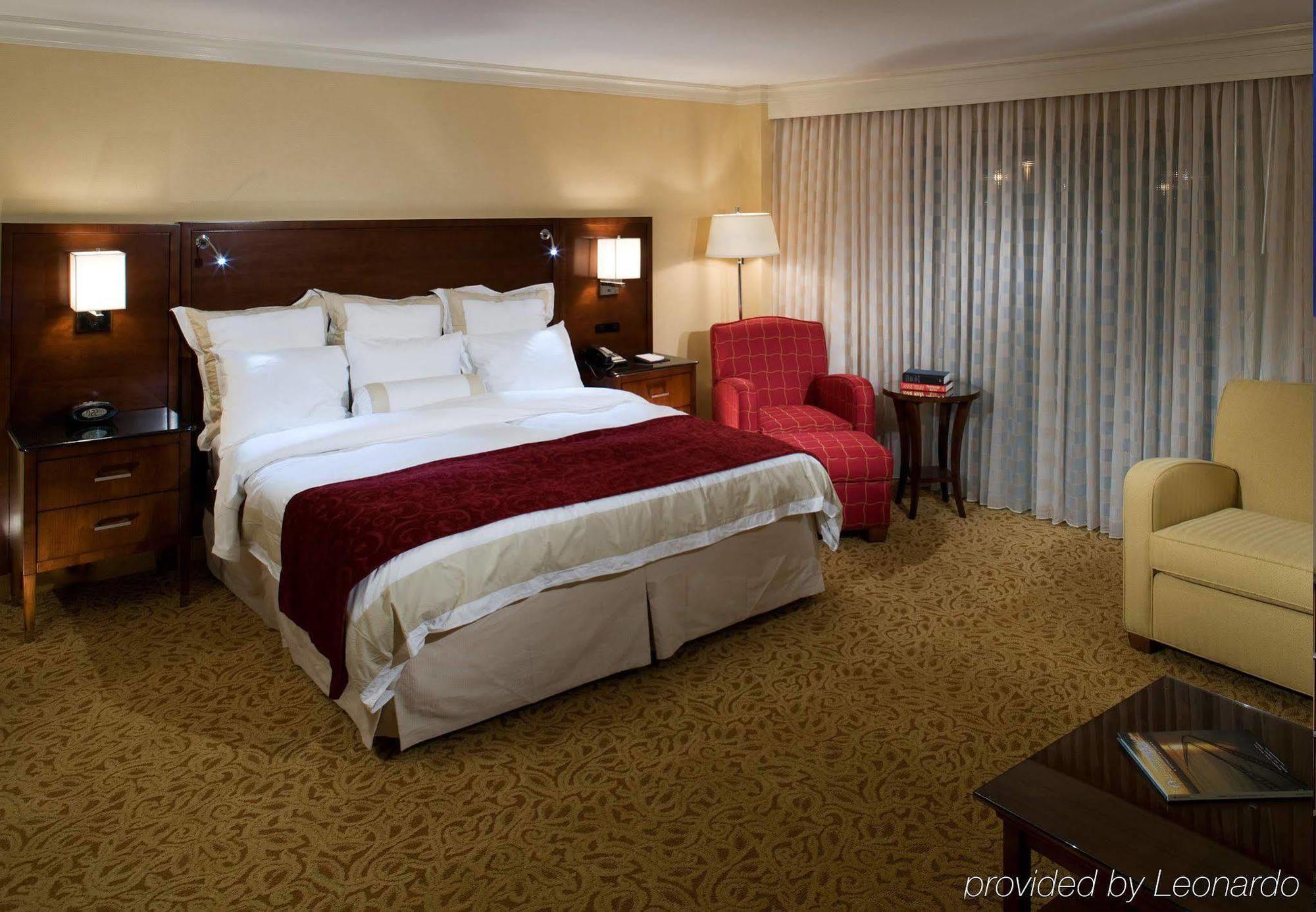Holiday Inn Chesapeake Phòng bức ảnh