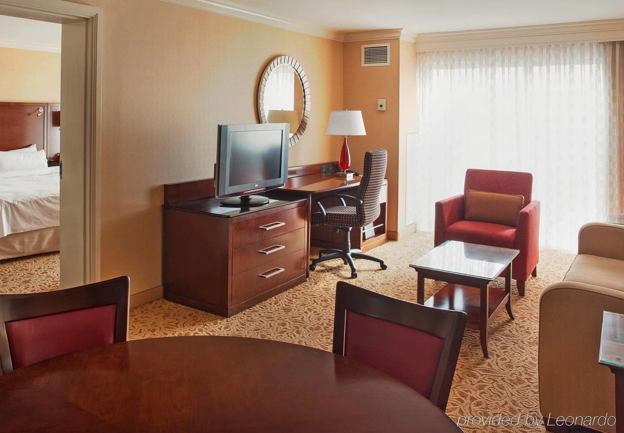 Holiday Inn Chesapeake Ngoại thất bức ảnh