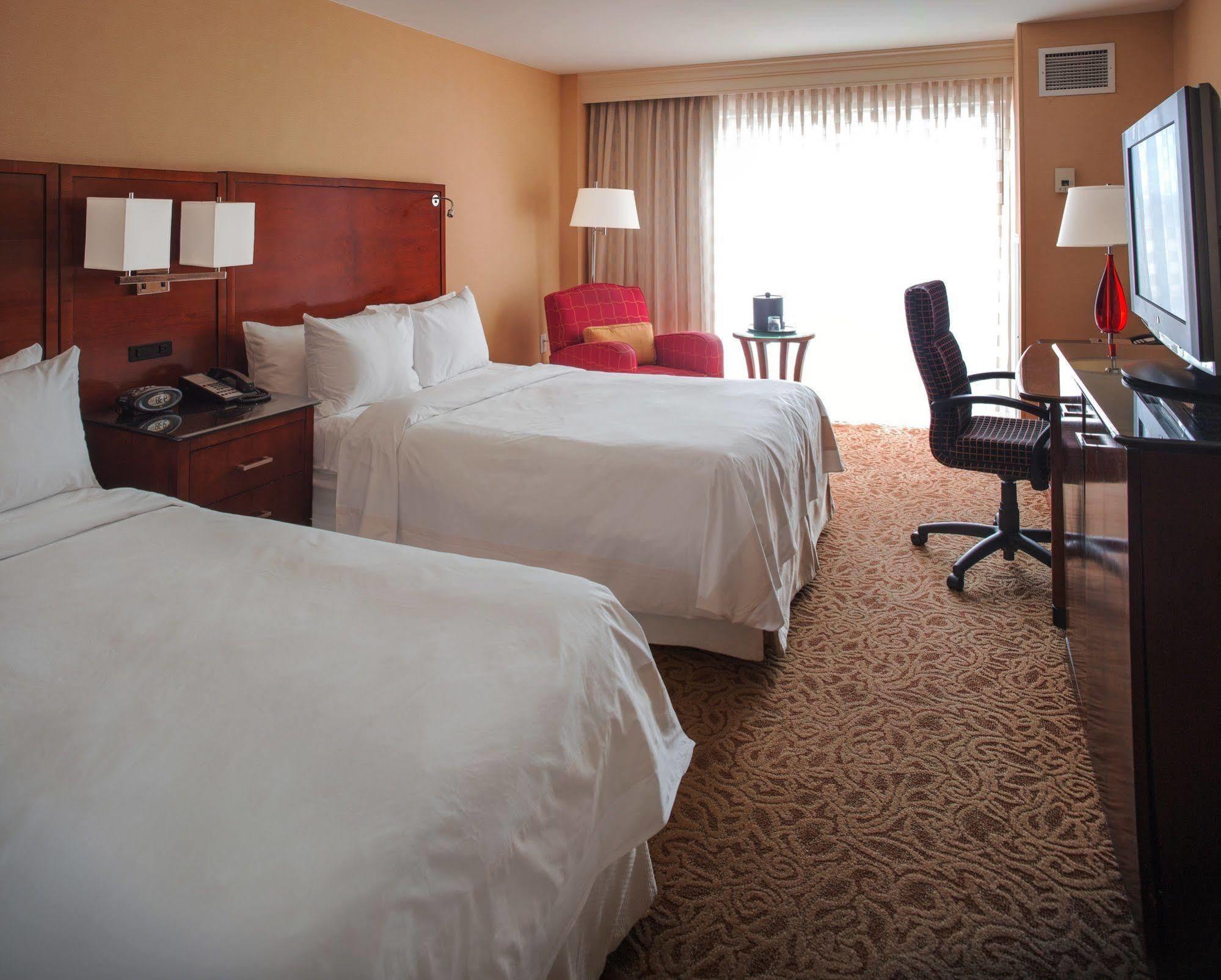 Holiday Inn Chesapeake Ngoại thất bức ảnh