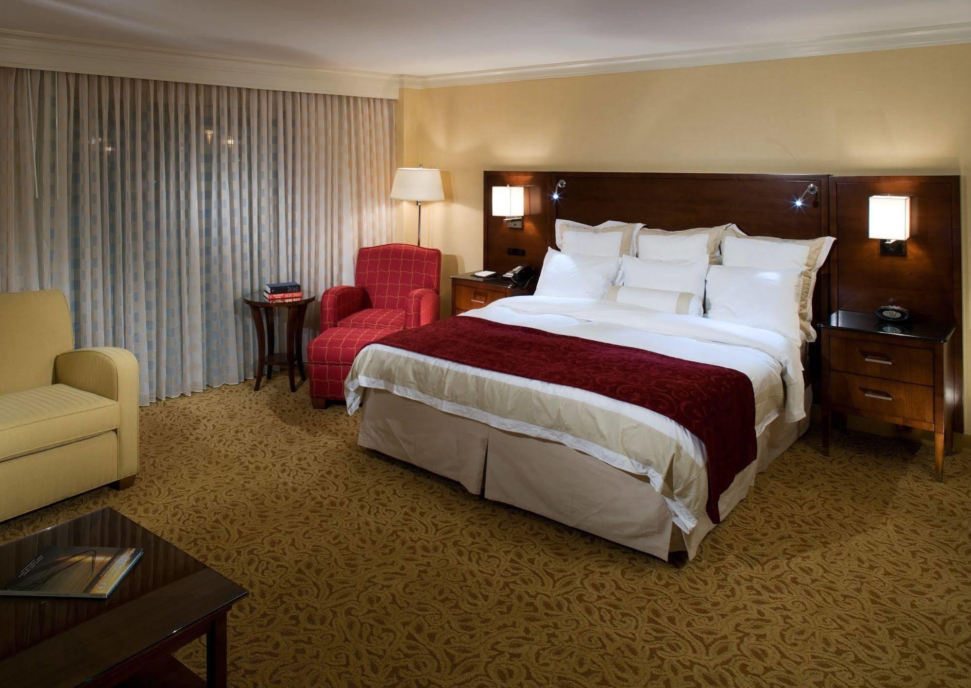 Holiday Inn Chesapeake Ngoại thất bức ảnh